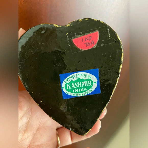 Vintage Hand Painted Lacquered Heart Shaped Wooden Trinket Box Kashmir India - Picture 5 of 11